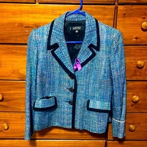 Kasper petite
Hole in right pocket